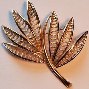 3/$15 Vintage Marvella Large 2 15/16" Gold Tone Leaves Brooch